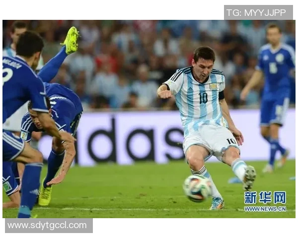 玩足球的足球明星有哪些他们的精彩瞬间和成就分享