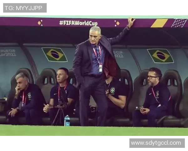 足球明星因违规行为被罚款十亿美元引发全球热议与关注